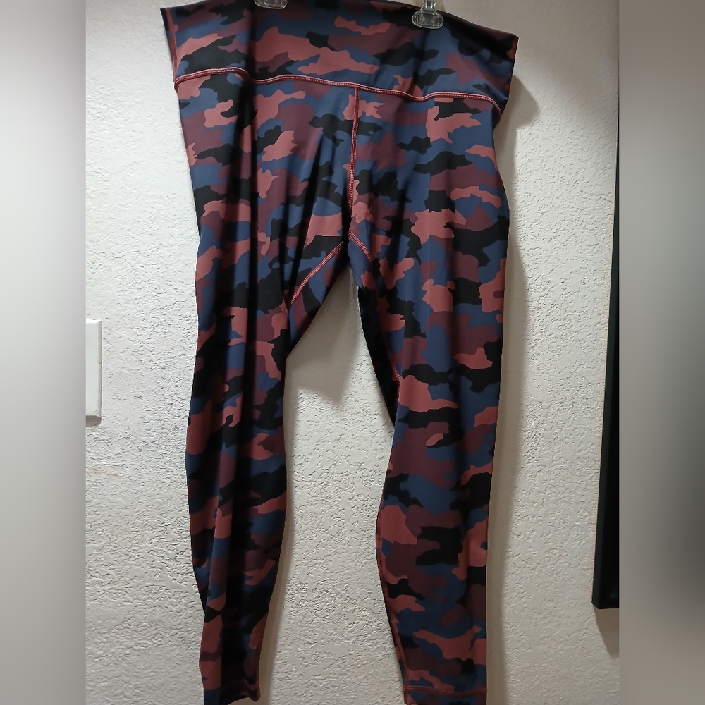 Lululemon nwot size 20 multicolor